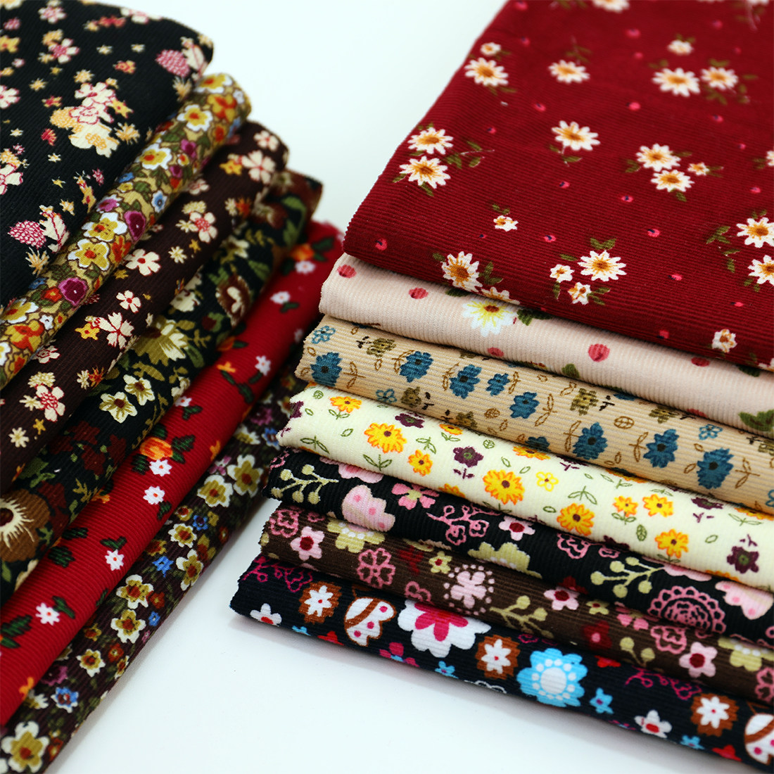 Textile Sewing Patterns - Tela de pana con estampado floral